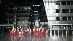 ΝΑΤΟ: Ειλικρινής συζήτηση για την υποστήριξη στην Ουκρανία