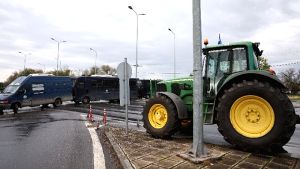 Εμπλοκή αγροτών σε επεισόδια κοντά στο αεροδρόμιο «Μακεδονία»: Δικογραφία από την αστυνομία