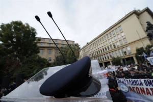 Ολοκληρώθηκε πορεία 2.500 ενστόλων στο κέντρο της Αθήνας