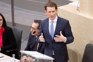 ο Κουρτς ζητά αλλαγή στην κατανομή προσφύγων