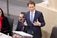 ο Κουρτς ζητά αλλαγή στην κατανομή προσφύγων