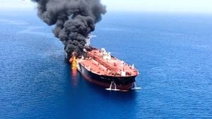 Σοκ στη Μαύρη Θάλασσα: Πυρκαγιά σε φορτηγό πλοίο από ρωσικό drone
