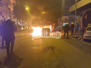 Θεσσαλονίκη: Τουλάχιστον 15 προσαγωγές κατά τη διάρκεια των επεισοδιών – Τραυματίστηκε αστυνομικός