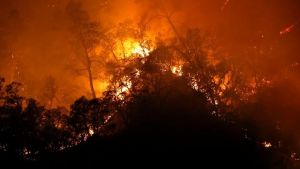 ΗΠΑ: Τρεις νεκροί από τις πυρκαγιές που κατακαίουν τη βόρεια Καλιφόρνια