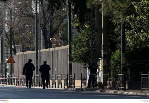 Εισβολή «Ρουβίκωνα» στο προαύλιο της τέως οικίας του γερμανού πρεσβευτή