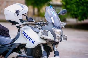 Θεσσαλονίκη: Ένας τραυματίας και μία σύλληψη ανήλικης μετά από τροχαίο με μετανάστες