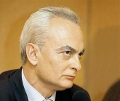 Πέθανε ο δημοσιογράφος Τριαντάφυλλος Δραβαλιάρης