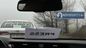 Σε εξέλιξη το θρίλερ της επιστροφής των Ελλήνων δημοσιογράφων από την Ουκρανία
