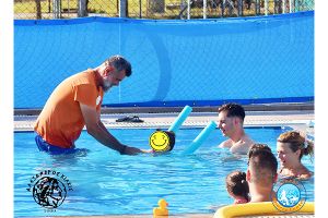 Τα βρέφη στην πισίνα με το πρόγραμμα Baby Swimming στον Αλέξανδρο Κιλκίς