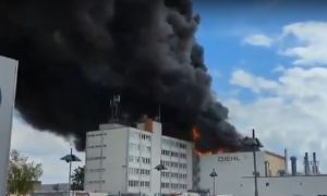 Γερμανία: Φωτιά σε εργοστάσιο παραγωγής όπλων – Κίνδυνος τοξικού νέφους (ΒΙΝΤΕΟ)