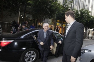 Δραγασάκης: Διαψεύδει ότι χρησιμοποιεί την θωρακισμένη BMW