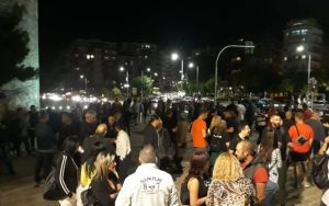 Θεσσαλονίκη: Μεταμεσονύκτια συγκέντρωση διαμαρτυρίας από καταστηματάρχες και υπαλλήλους της εστίασης (pics&amp;vds)