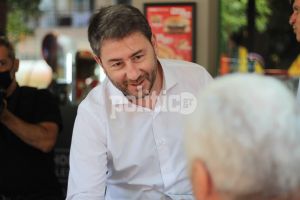 Θεσσαλονίκη: Στην Τούμπα βρίσκεται ο Ν. Ανδρουλάκης – “Περιμένουμε πολλά από εσάς” του είπε το πλήθος που τον υποδέχτηκε εγκάρδια (vid &amp; pics)
