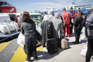 Ασφυκτικά γεμάτα τα λιμάνια για την έξοδο του Πάσχα