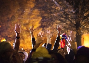 Φέργκιουσον: Ερευνα για υποκίνηση ταραχών από τον πατριό του Μπράουν