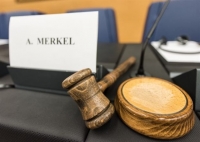 «Οχι» από Μέρκελ σε νέους φόρους για την αντιμετώπιση της προσφυγικής κρίσης