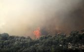 Θεσσαλονίκη: Πυρκαγιά στην Περαία βρίσκεται σε εξέλιξη