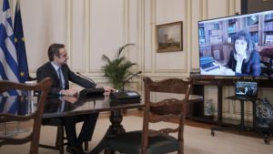 Τηλεδιάσκεψη Μητσοτάκη -Σακκελλαροπούλου: Ενημέρωση για Κορωνοϊό και μέτρα στήριξης