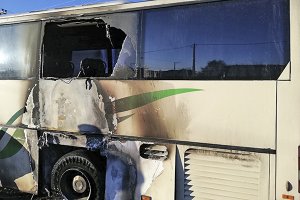Πυρκαγιά σε σταθμευμένο λεωφορείο μέσα στη Γουμένισσα