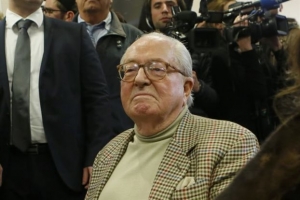 Την ασυλία του Ζαν- Μαρί Λεπέν ήρε το Ευρωπαϊκό Κοινοβούλιο