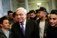 Παυλόπουλος: Ας είναι το 2017 έτος Εθνικής Ανάτασης-Ελπίδας-Αισιοδοξίας