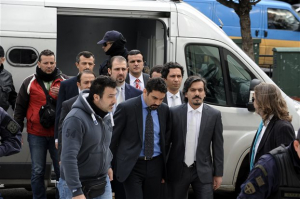 Η Τουρκία ζητά τους «οκτώ» αξιωματικούς και «εγγυάται δίκαια δίκη» για τους δύο έλληνες