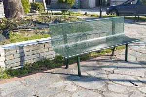 Παγκάκια εξωτερικού χώρου σε είκοσι έξι οικισμούς των Δημοτικών Ενοτήτων Μουριών και Χέρσου