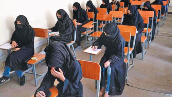 Ταλιμπάν: Διέταξαν απαγόρευση συμμετοχής των φοιτητριών στις εισαγωγικές εξετάσεις