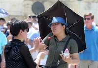 Ανάσα δροσιάς από την Τρίτη, υποχωρεί ο καύσωνας