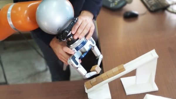 Θεσσαλονίκη: Ρομπότ για τη βιομηχανία που μαθαίνει από τον άνθρωπο κατασκευάζεται στο ΑΠΘ