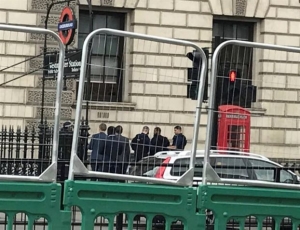 Συνελήφθη άνδρας έπειτα από «περιστατικό» στο Γουάιτχολ του Λονδίνου