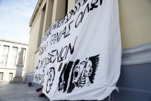 «Πυρά» ΝΔ-ΠΑΣΟΚ για την «απάθεια» της κυβέρνησης στην κατάληψη στο ΕΚΠΑ