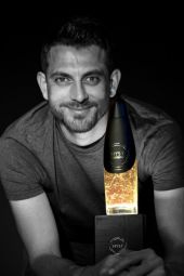 Ο Γιάννης Τσαπανίδης εξάγει ελαιόλαδο με φύλλα χρυσού σε πολλές χώρες του κόσμου!