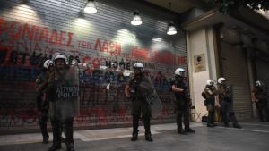Νέα ένταση στο κέντρο της Αθήνας μετά την πορεία για τον Τζορτζ Φλόιντ