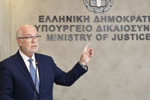 Φλωρίδης για δίκη Τεμπών: «Αν κάποιος μου βρει στην Ευρώπη μεγαλύτερη αίθουσα, να μου το πει»