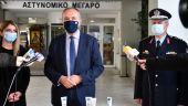 Χιλιάδες σωληνάρια με αντισηπτικό υγρό παρέδωσε στη Γενική Αστυνομική Διεύθυνση ο Θ. Καράογλου