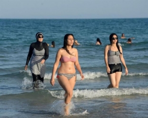 Το μπουρκίνι διχάζει τους Γάλλους