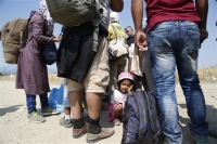 Σιωπηλή διαμαρτυρία για τους πρόσφυγες στο Σύνταγμα