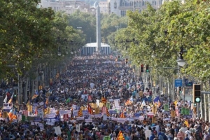 Ενωμένοι κατά της τρομοκρατίας 100.000 άτομα στους δρόμους της Βαρκελώνης