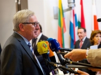 Διαψεύδει ο Γιούνκερ σενάρια για παραίτησή του