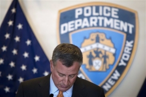 Ντε Μπλάζιο: Απορρίπτει τα περί μαζικής ανυπακοής αστυνομικών μετά τις δολοφονίες