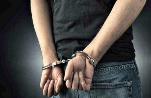 Σύλληψη 29χρονου για απόπειρα ανθρωποκτονία στην Πλατεία Αριστοτέλους – Εκκρεμούσε ένταλμα σύλληψης
