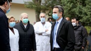 Μητσοτάκης για τους «ήρωες πίσω από τις μάσκες»: σας ευχαριστούμε για όλα