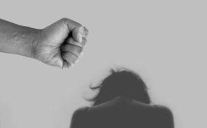 Θεσσαλονίκη: Μια διαδικτυακή γνωρίμια κατέληξε σε εφιάλτη για μια γυναίκα – Την βίαζε για 24 ώρες