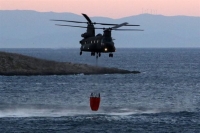 Μεγάλη φωτιά σε εξέλιξη στο Λαγονήσι - Tρεις πυροσβέστες τραυματίες - Κάηκαν οικίες