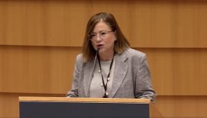 Μαρία Σπυράκη προς Φρανς Τίμερμανς: Πλαφόν στη χονδρική του φυσικού αερίου και αλλαγή μοντέλου τιμολόγησης του ηλεκτρισμού