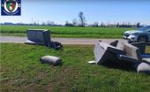 Απίστευτη εκδίκηση από την ιταλική αστυνομία: Πέταξε καναπέδες σε χωράφι και η αστυνομία τους έριξε στον κήπο του 