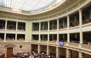 Σε καθεστώς εργασιακής ομηρείας 70 συμβασιούχοι της Βουλής