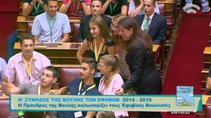 Κωνσταντοπούλου: Selfies και ενθουσιασμός με τους εφήβους «βουλευτές»