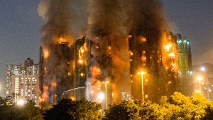 Χονγκ Κονγκ: Τραγική πυρκαγιά με τουλάχιστον 36 θύματα και εκατοντάδες αγνοούμενους